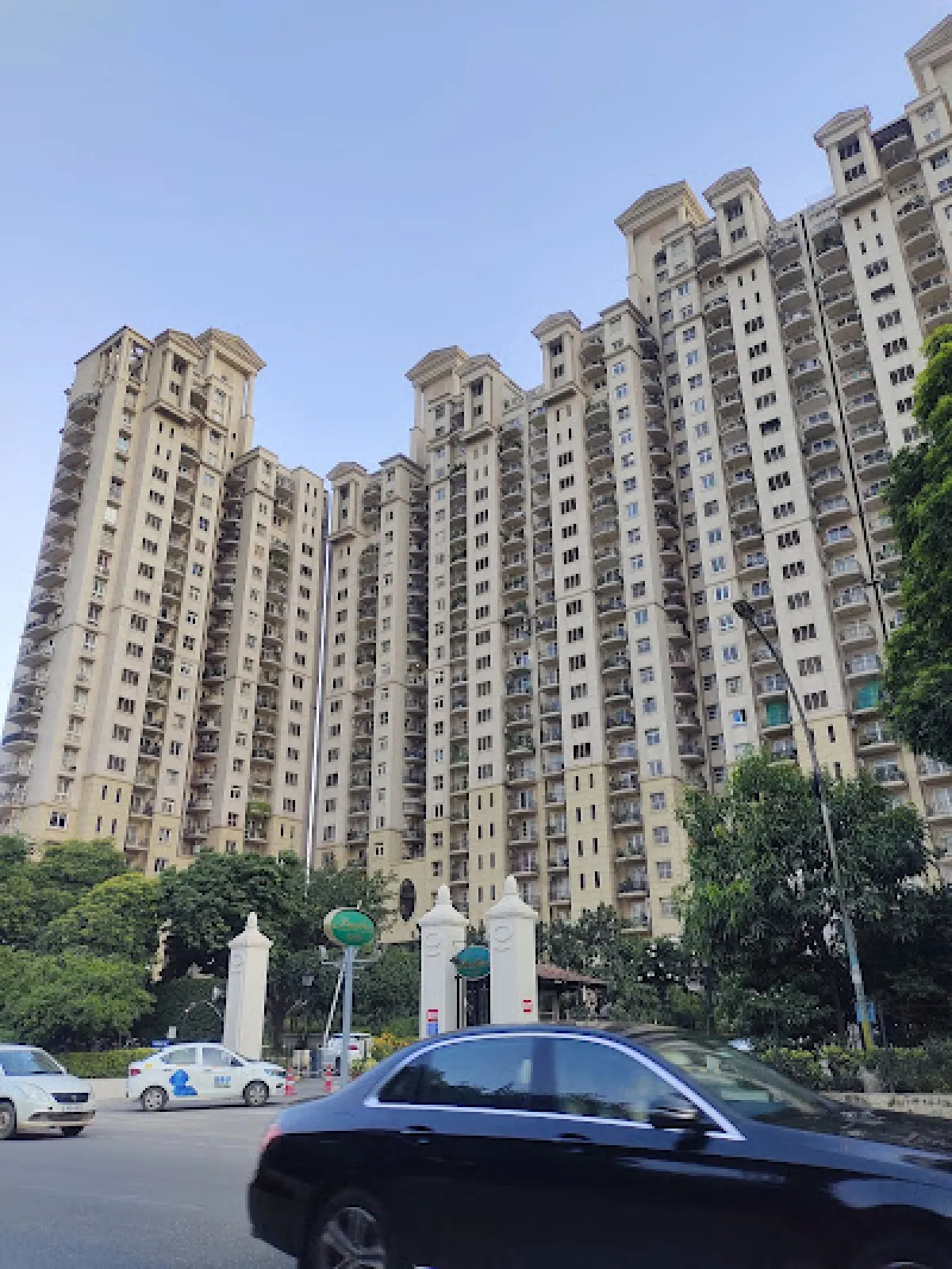 DLF Hamilton Court 2